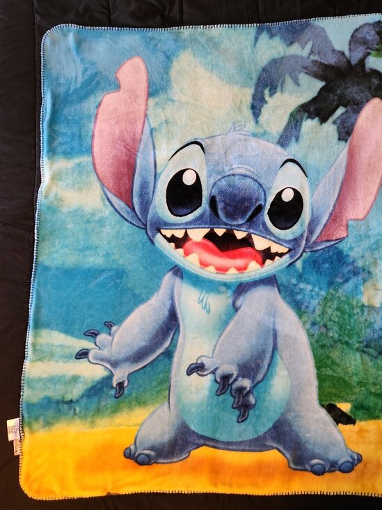 Lilo & Stitch "Palm Smiles" Cloud Sherpa Throw Blanket, Size 50" x 60" - Picture 2 of 7